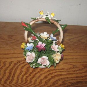 VINTAGE 60'S CAPODIMONTE STYLE 3D SMALL PORCELAIN FLORAL BASKET MULTI-COLOR